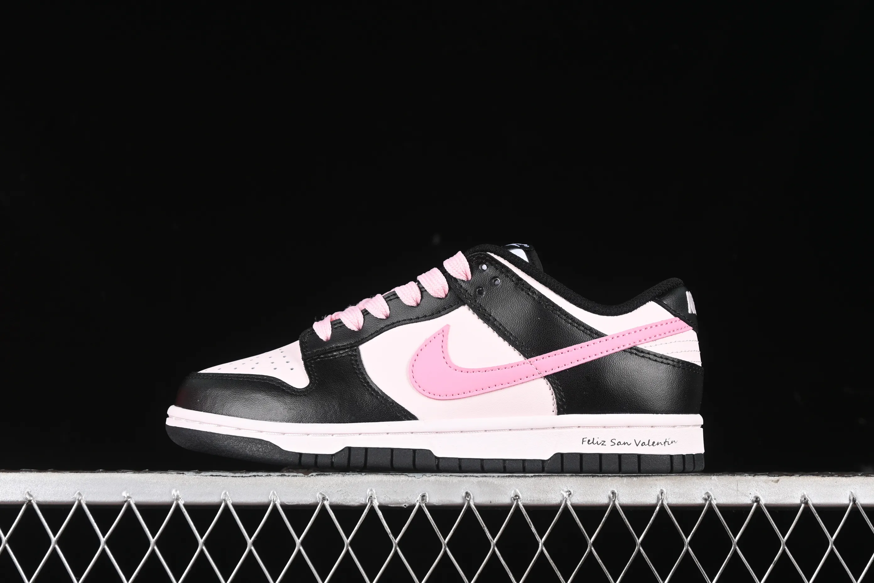 All categories Nk SB Dunk series Nk SB Dunk Low low-top sneakers Nk Dunk Black Pink Steam Puppet Kirino Sakura SB low-top casual sneakers CW1590-100
